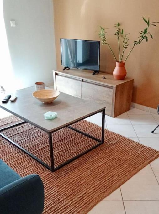 Central Artistic 2-Bedroom Apartment 79Sqm Trípoli Eksteriør bilde