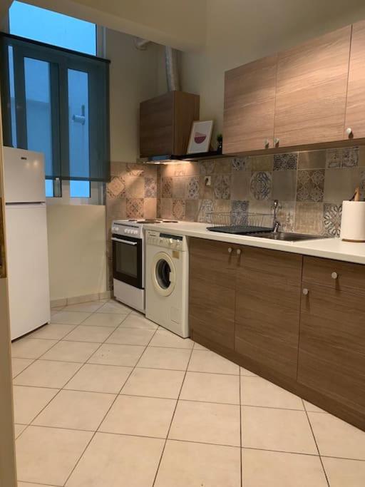 Central Artistic 2-Bedroom Apartment 79Sqm Trípoli Eksteriør bilde